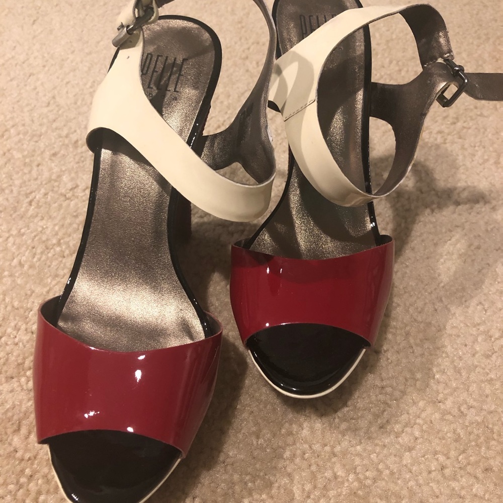 Pelle Moda gorgeous comfortable patent wedge